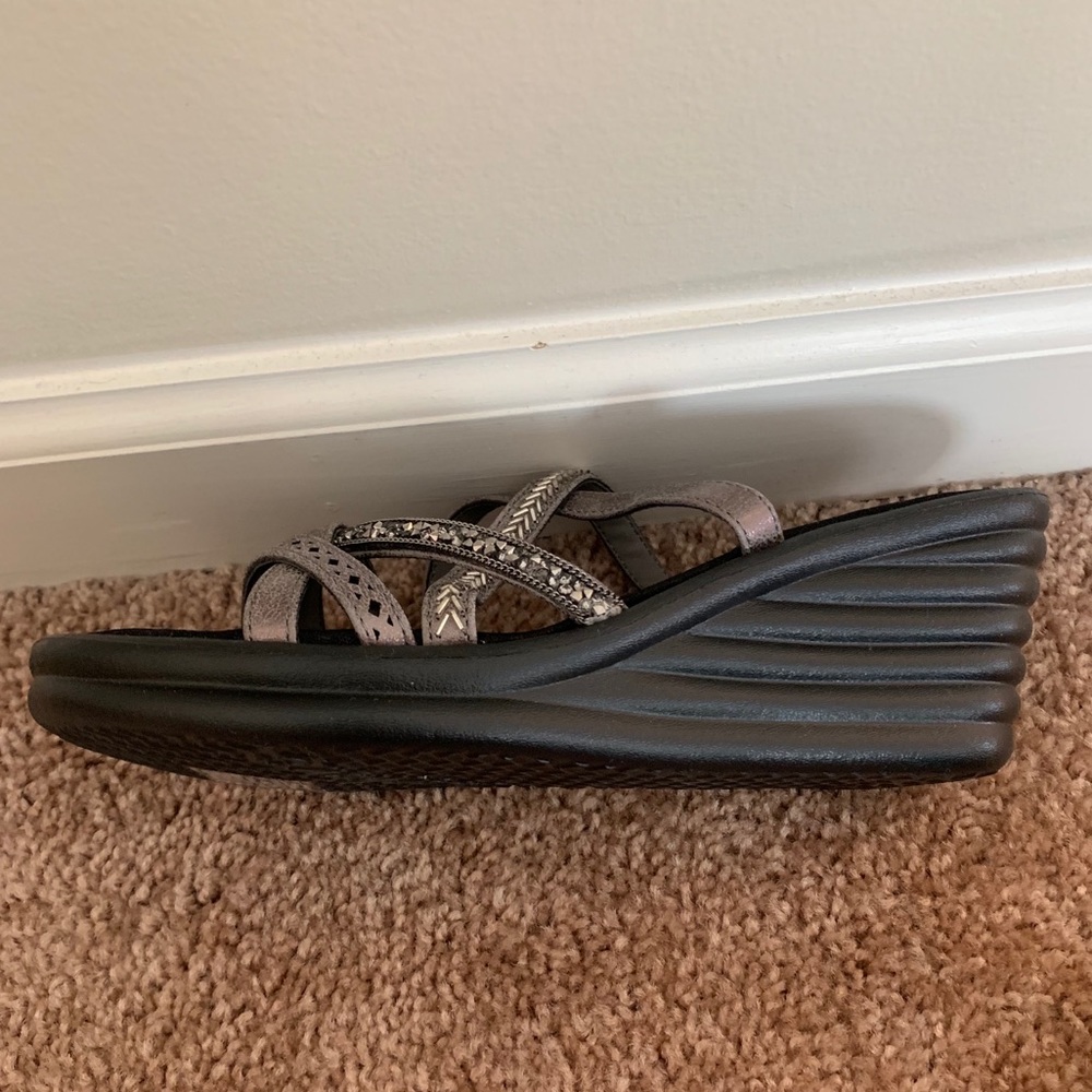 Sketchers memory foam sandal.